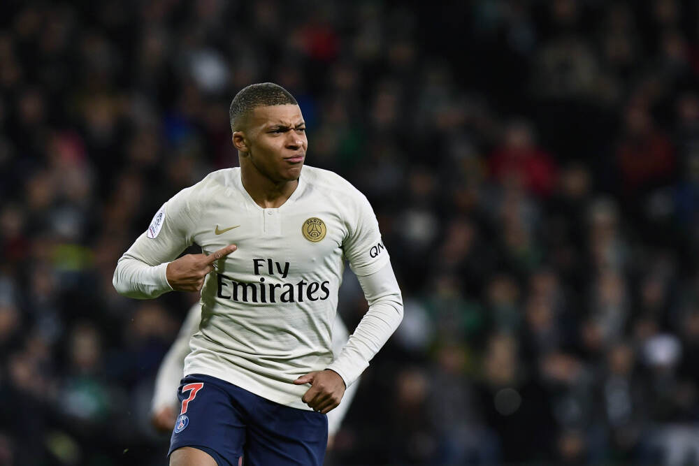 荣耀·2025深圳马拉松开跑，科技赋能奔跑，山海见证荣耀